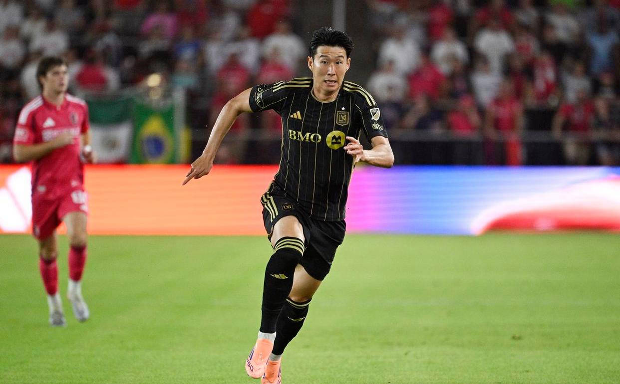 包含比利时碾压拜仁，孙兴慜送出助攻的词条