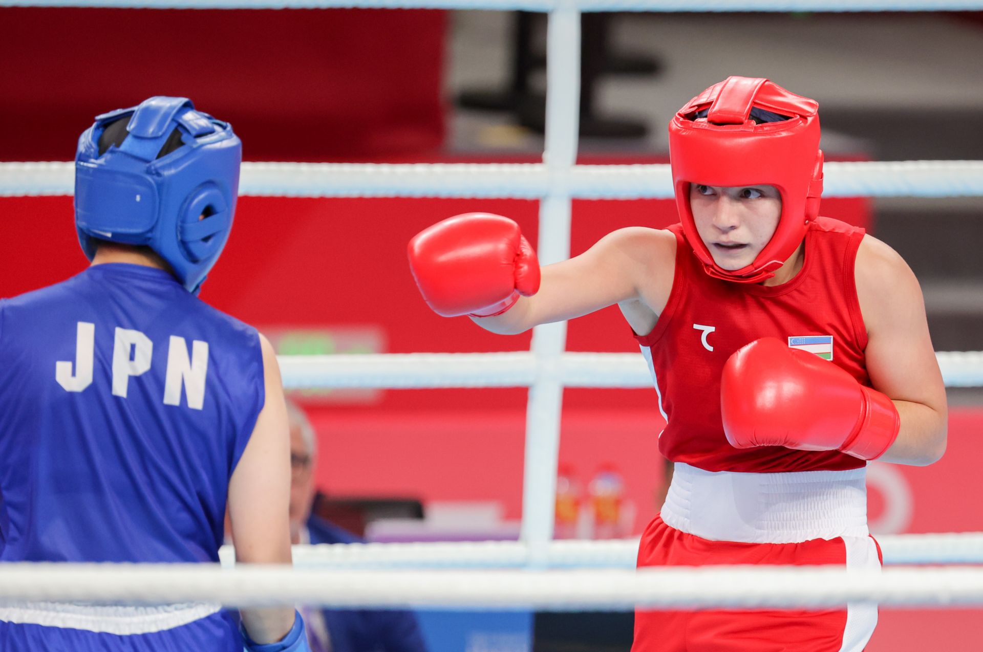 爱游戏官方-终极对抗！拳击战火再次点燃