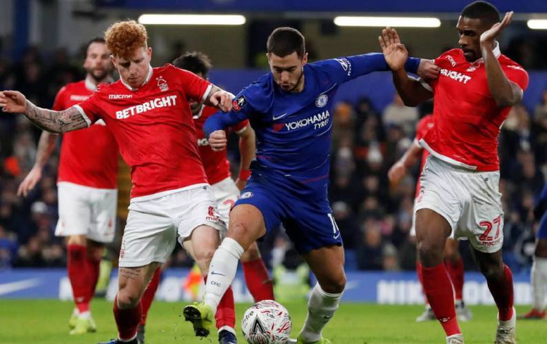 爱游戏官方-英超决赛震撼开打，巅峰对决引爆全场