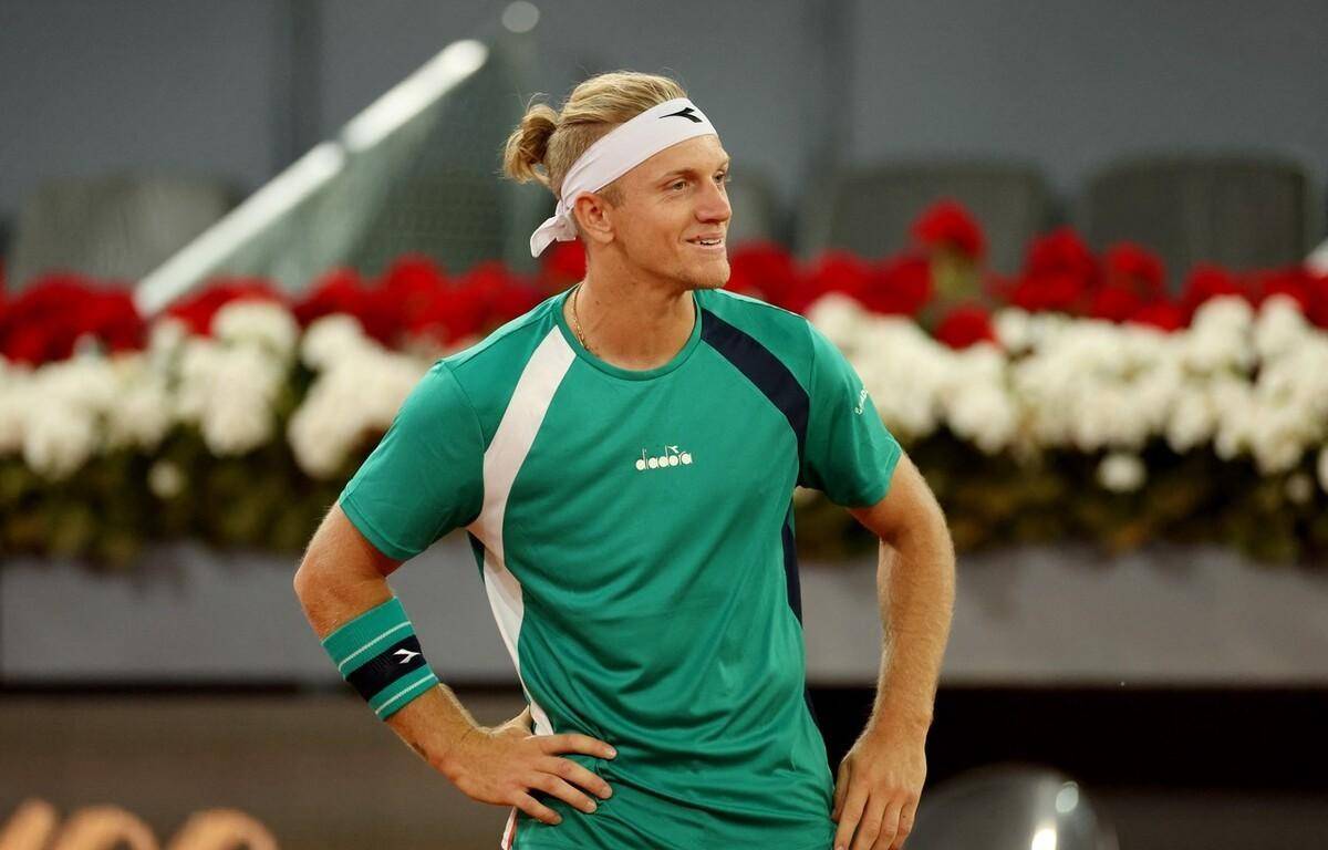 爱游戏官方-赛车选手爆冷获胜，专家预测失准