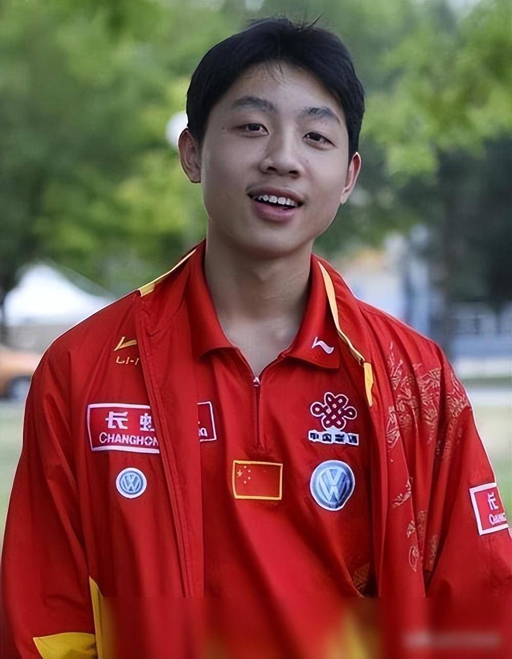 包含中国乒乓球队力克比利时乒乓球队，许昕统治全场的词条