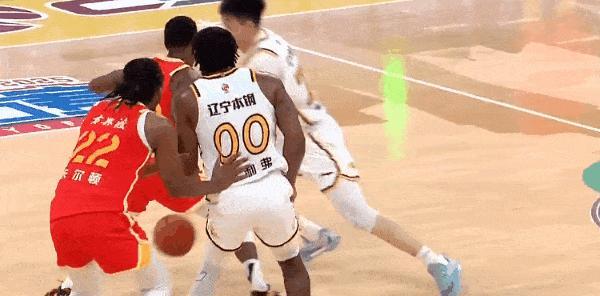 辽宁队绝杀上海队，胡金秋高光表现的简单介绍