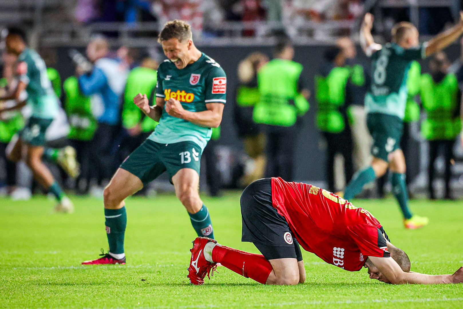 包含威廉姆斯碾压哈斯车队,拉塞尔点燃赛场的词条 包含威廉姆斯碾压哈斯车队,拉塞尔点燃赛场的词条