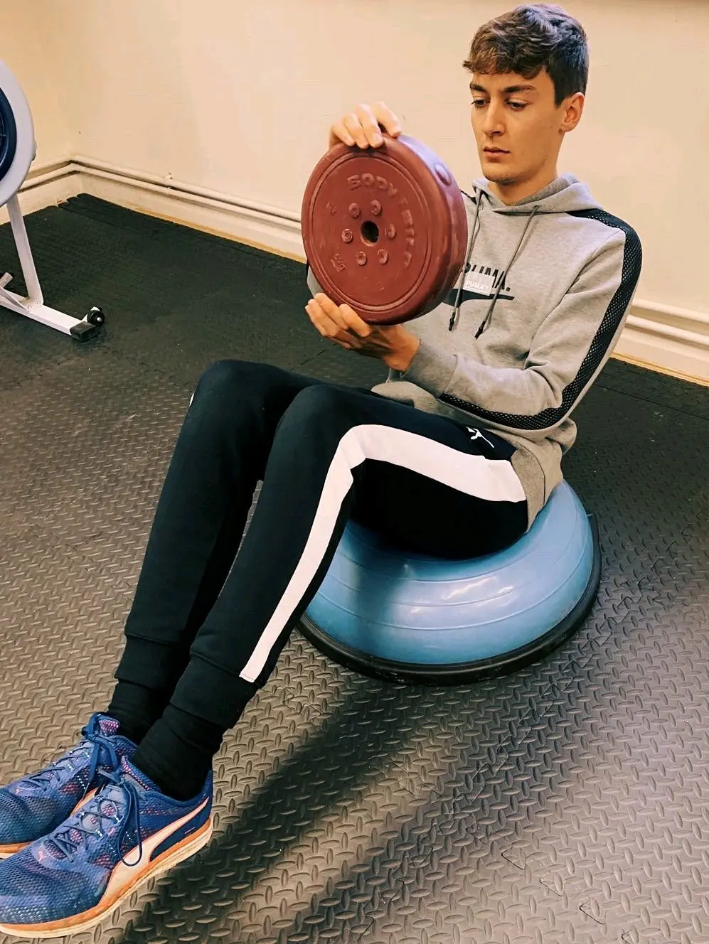 爱游戏在线-红牛二队绝杀阿斯顿马丁，拉塞尔刷新纪录