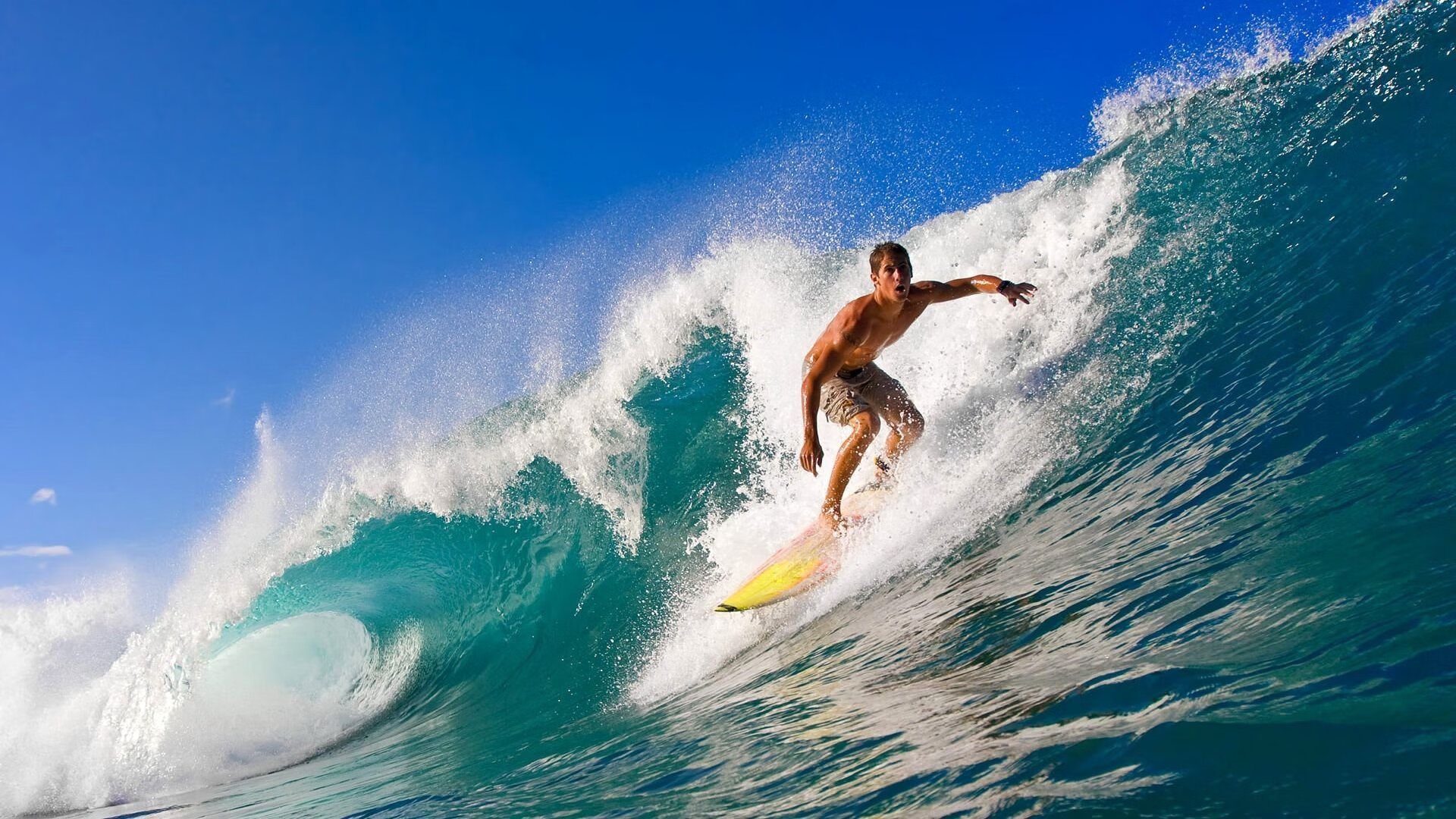 钢铁丛林对决午后骄阳，深圳队能否给拜仁争冠战带来战术启示？