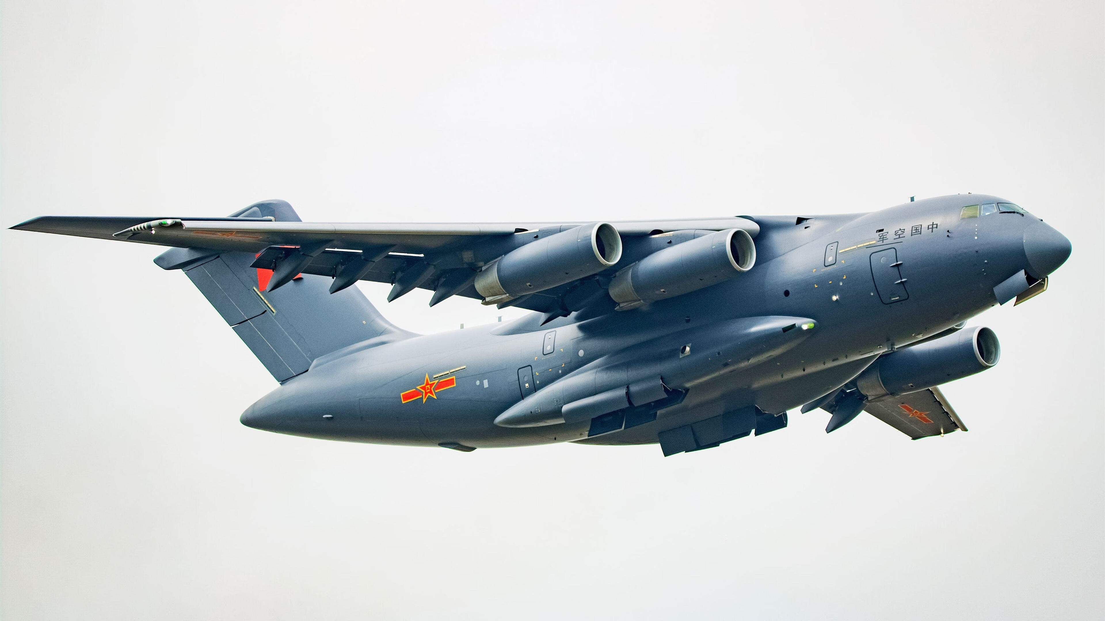 爱游戏大厅-足球破壁日，当枫叶军团碾过阿尔卑斯，英格兰王子接管亚平宁