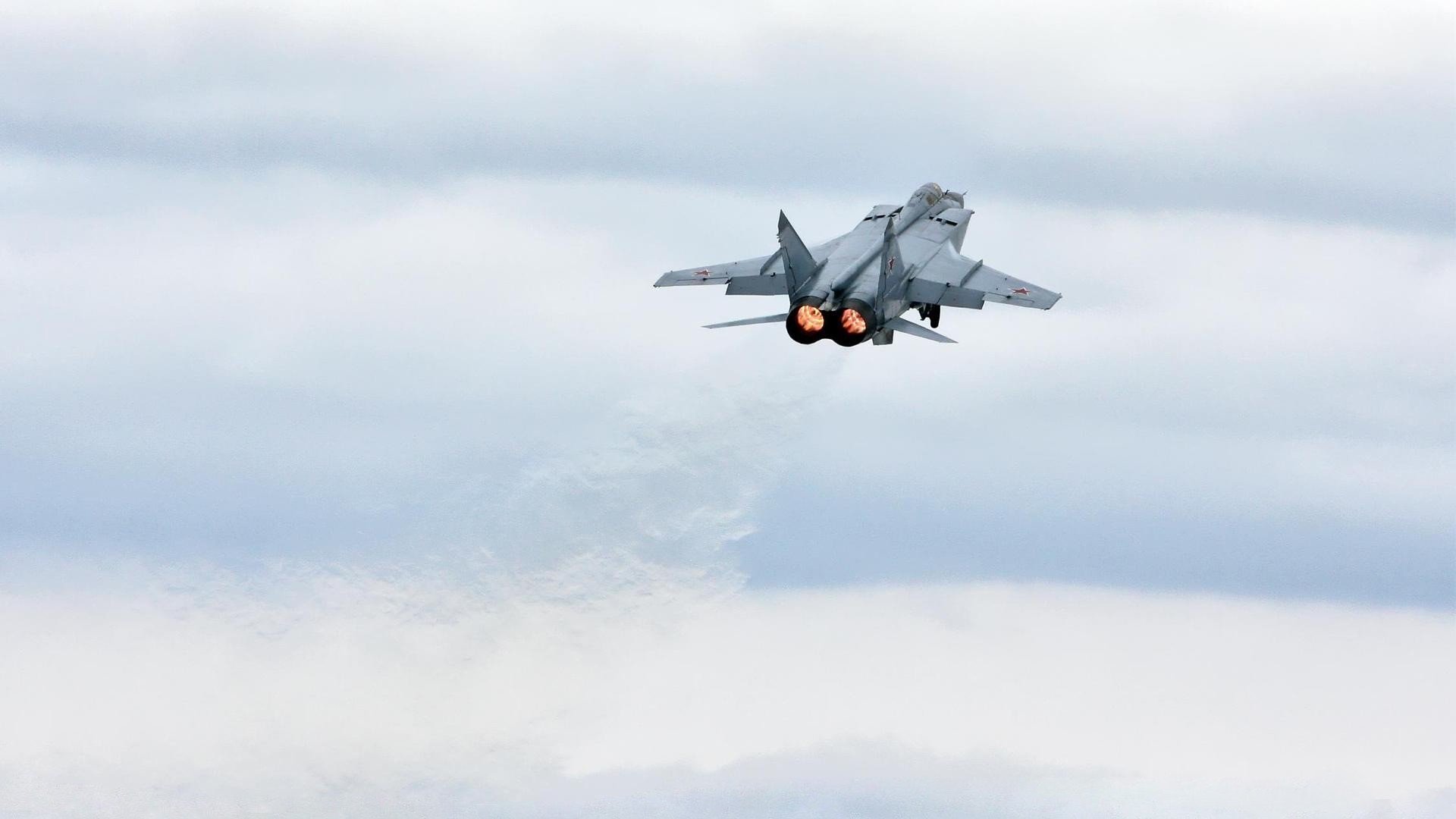 爱游戏体育-双子星与黑马，卡马文加爆发引领新生代，莱比锡红牛加时鏖战显韧性