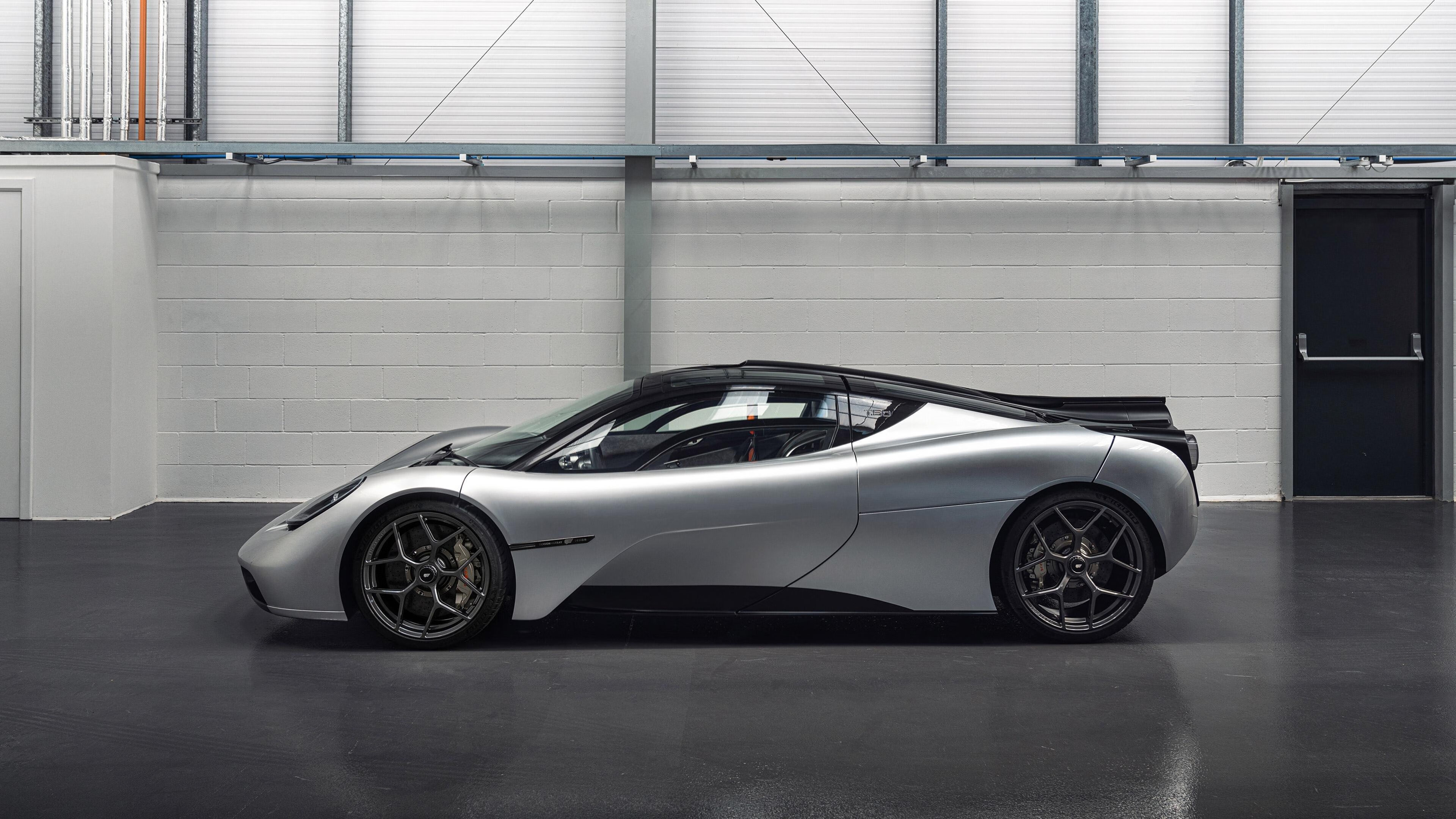 爱游戏大厅-从伯纳乌到老特拉福德，几内亚之星在西德比闪耀后引领曼联强势晋级